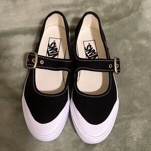 NWOT Vans Black and White Mary Jane Buckle Strap Shoes